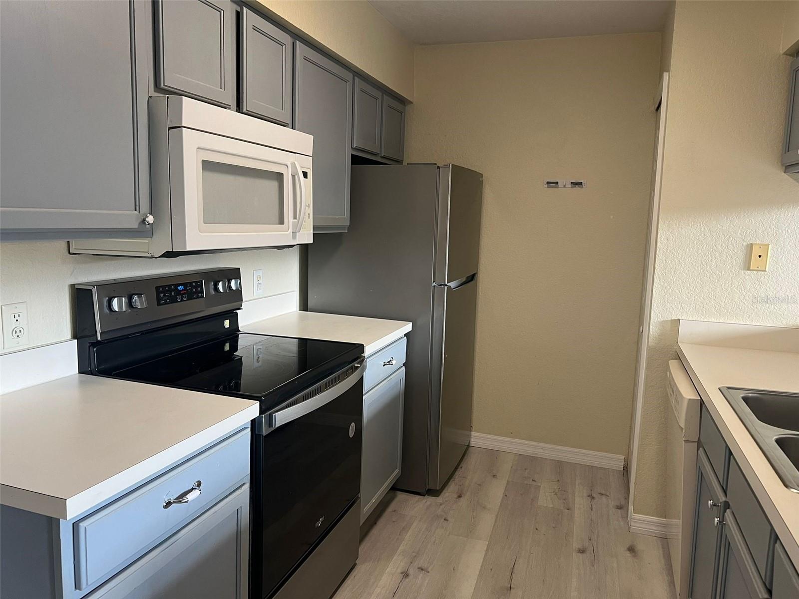 ROYAL OAKS OF KISSIMMEE CONDO PH 2 - Residential