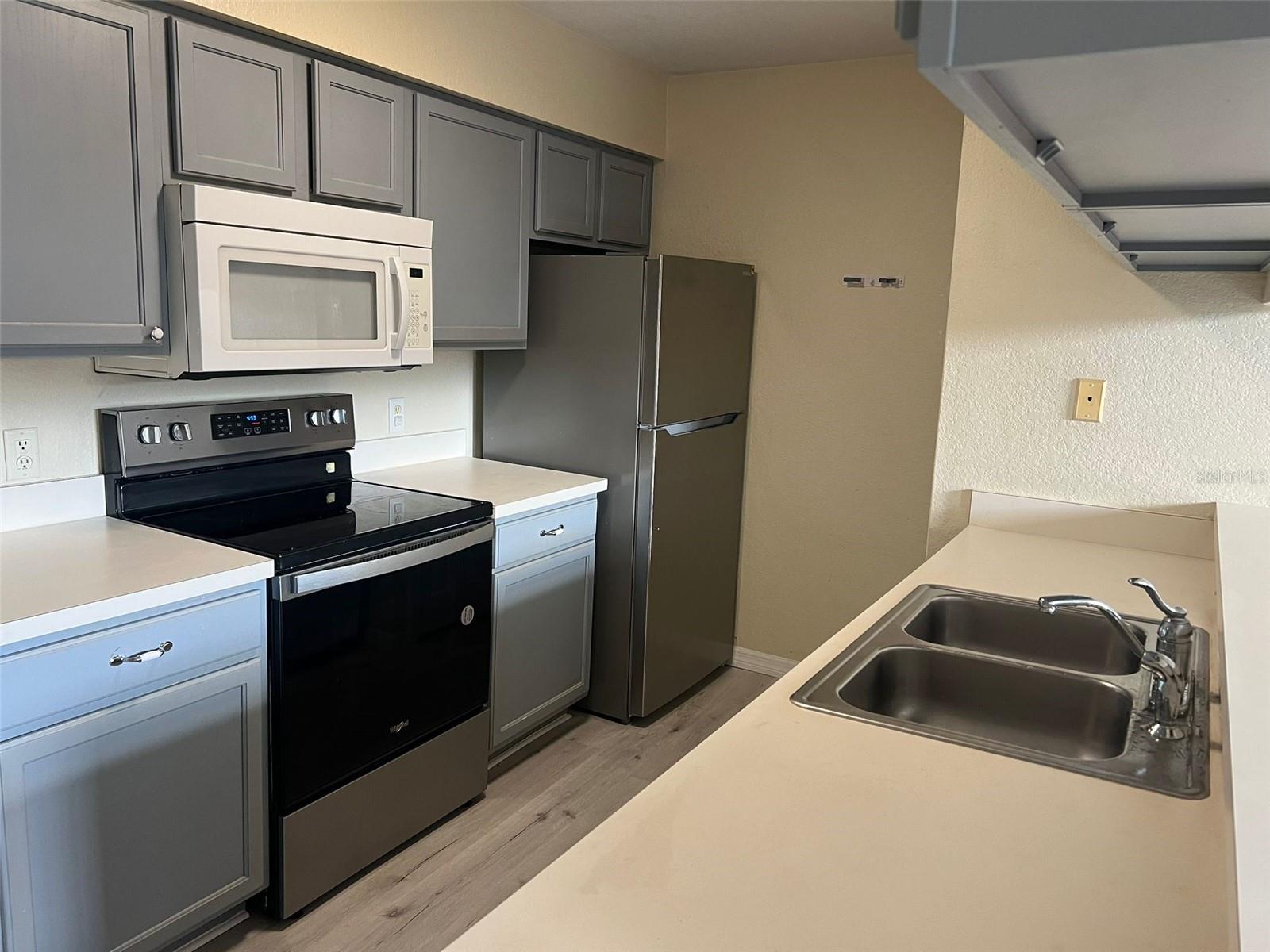 ROYAL OAKS OF KISSIMMEE CONDO PH 2 - Residential