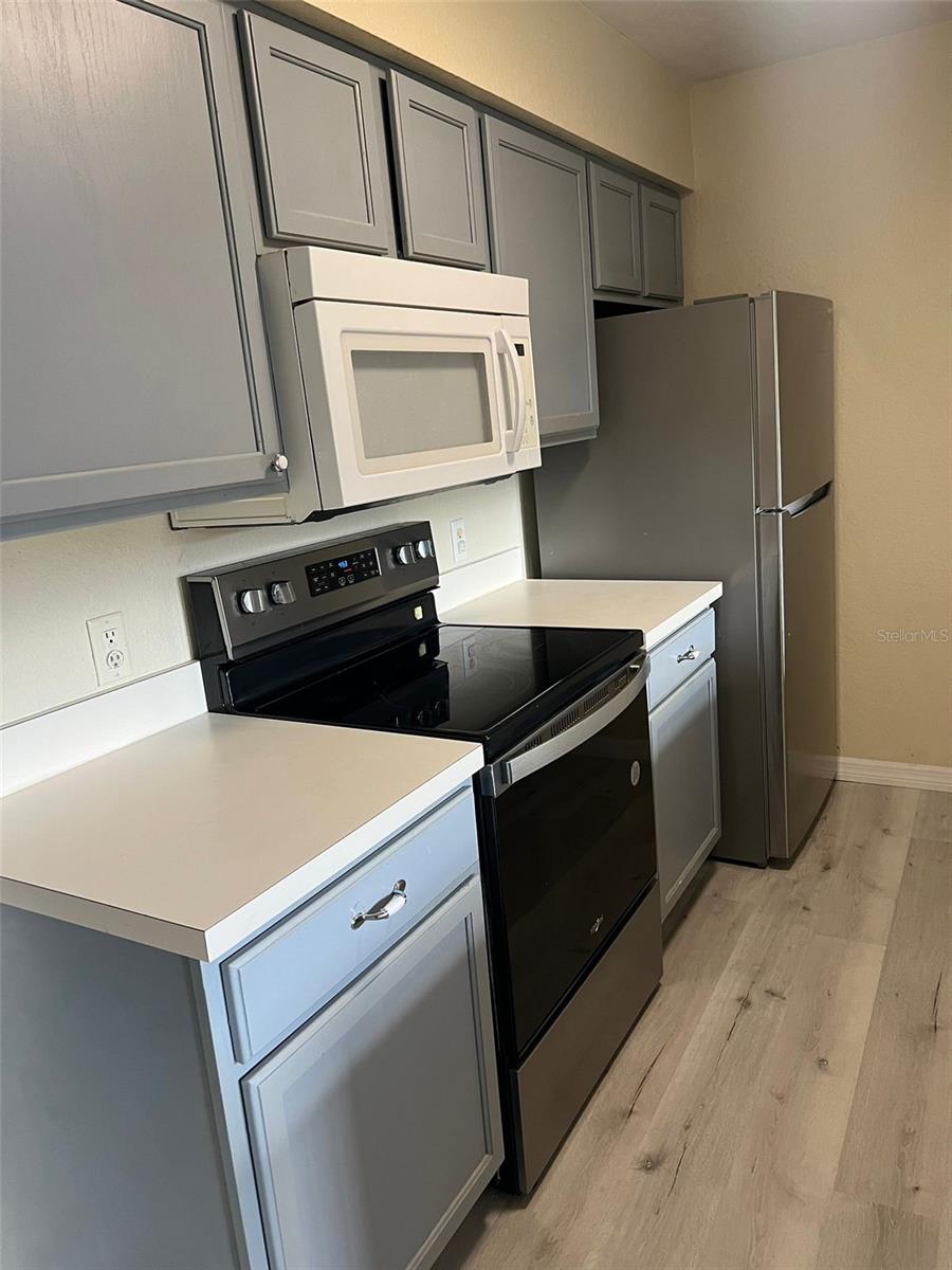 ROYAL OAKS OF KISSIMMEE CONDO PH 2 - Residential
