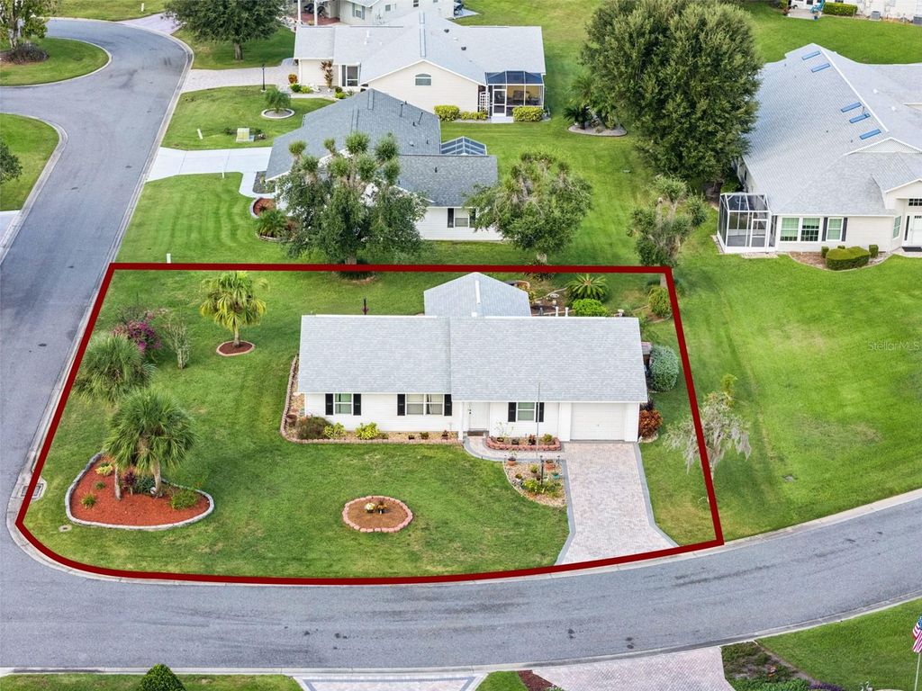 Photo of 26104 Newcombe Circle, Leesburg, FL 34748 (MLS # G5102880)