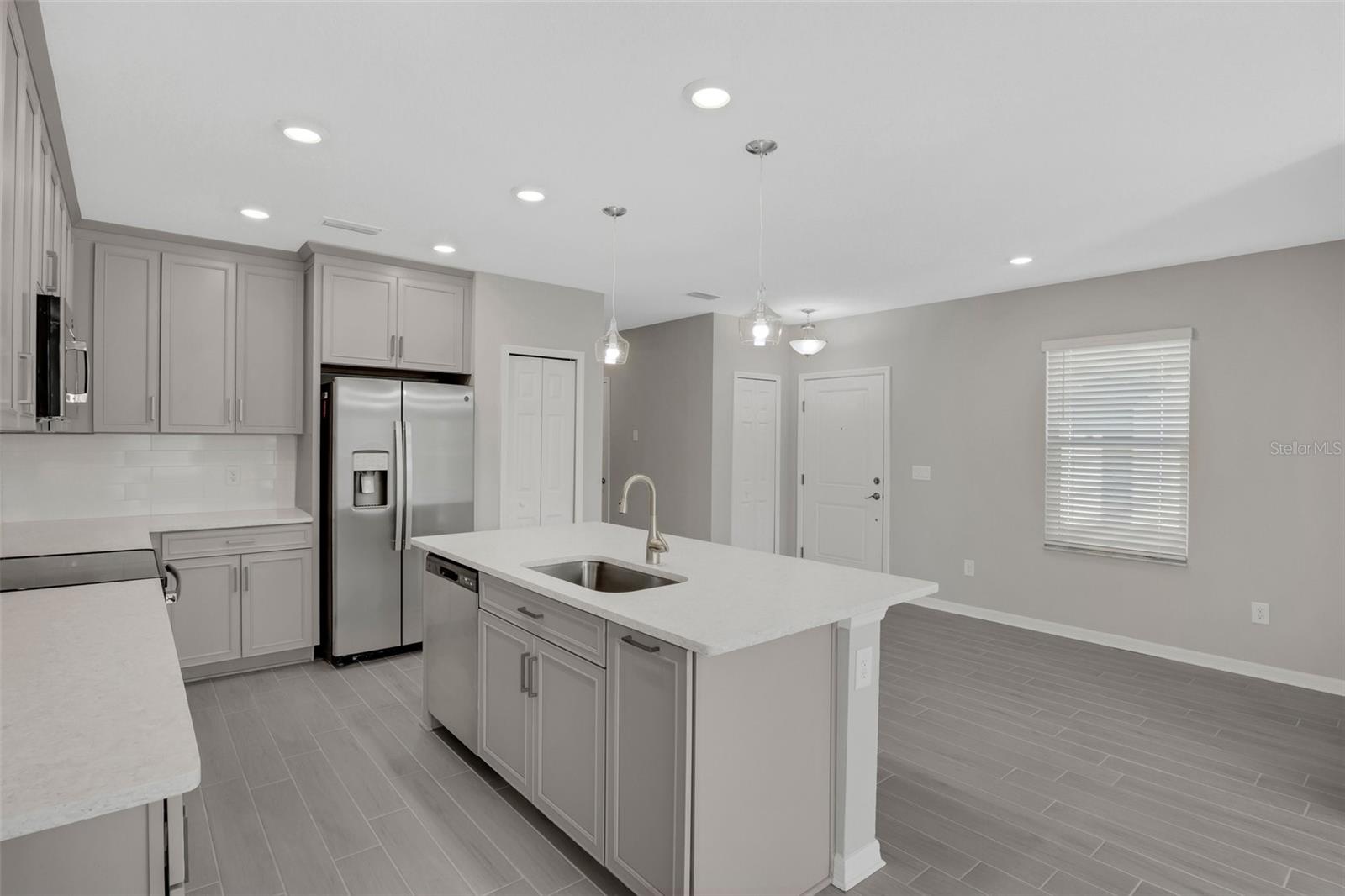 TREVESTA PH IIIC & IIID - Residential Lease