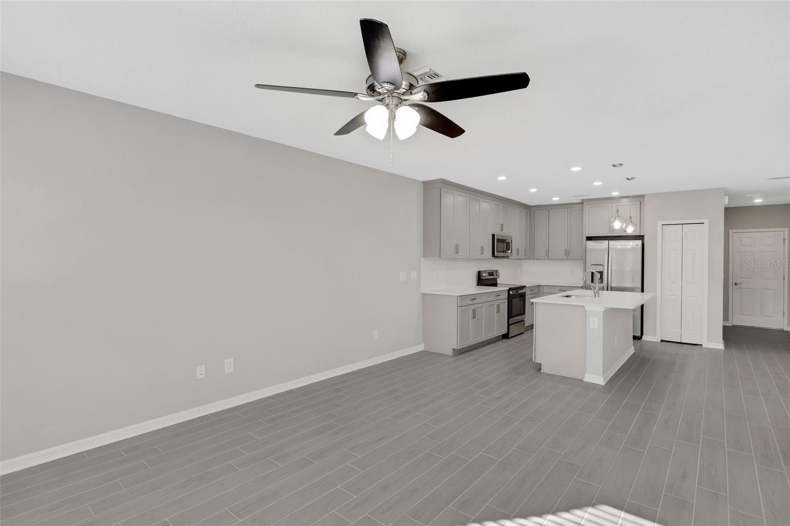 TREVESTA PH IIIC & IIID - Residential Lease