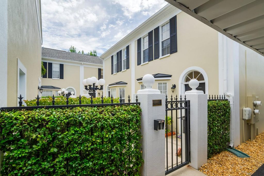 Photo of 2802 W Cleveland Street #L, Tampa, FL 33609 (MLS # TB8417235)