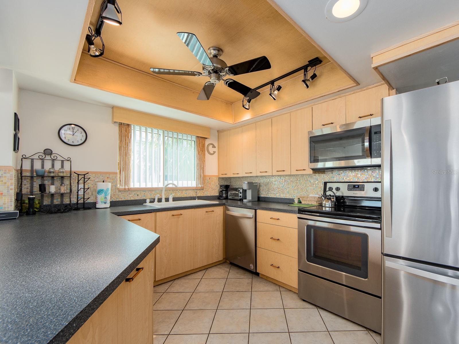 SAND KEY CONDO-BAYSIDE GARDENS I - Residential Lease