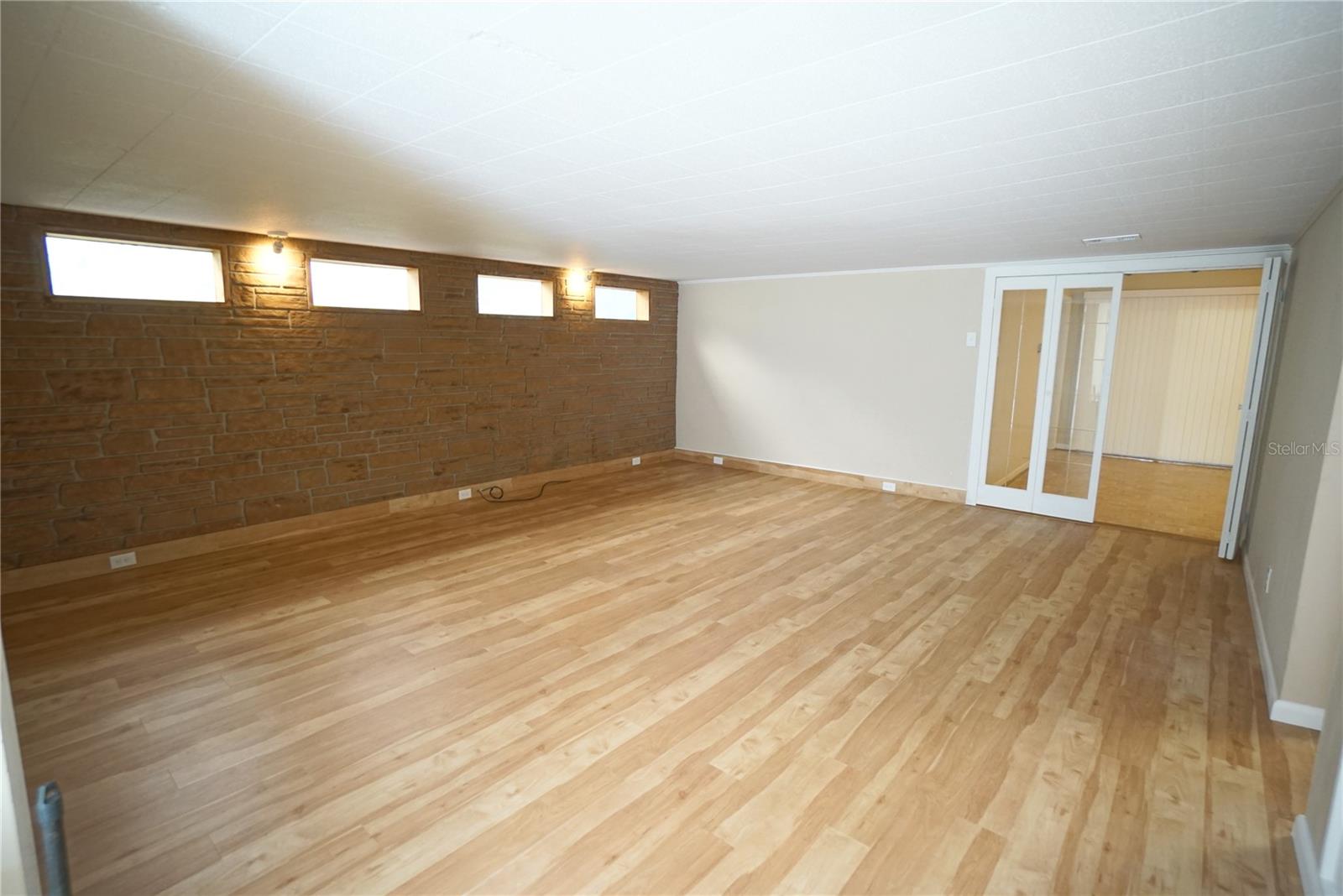 RIVERBEND SUB - Residential Lease