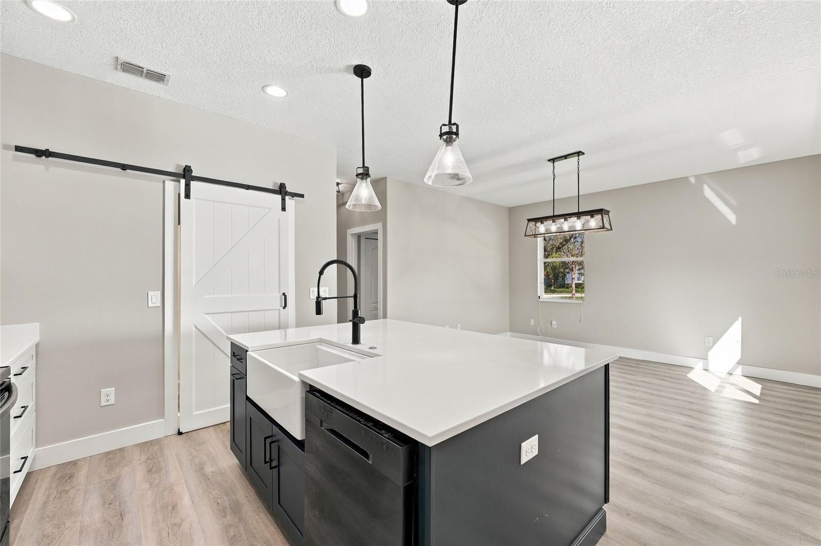 Casas a venda 2 - Jen Dantas 5685 NEW INDEPENDENCE PARKWAY
