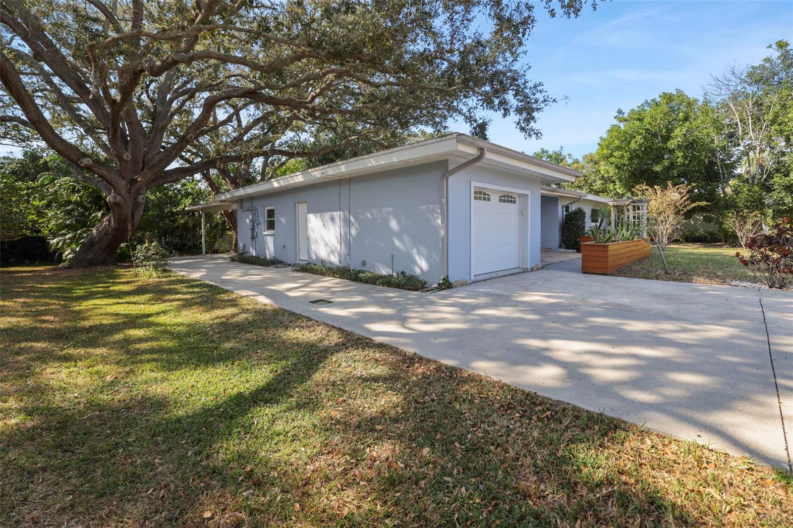 DUNEDIN ISLES COUNTRY CLUB - Residential