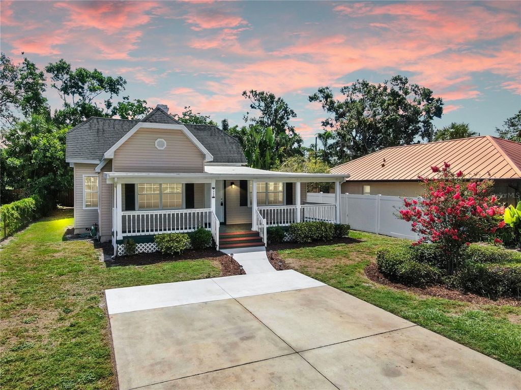 Photo of 1005 45th Street W, Bradenton, FL 34209 (MLS # TB8398559)