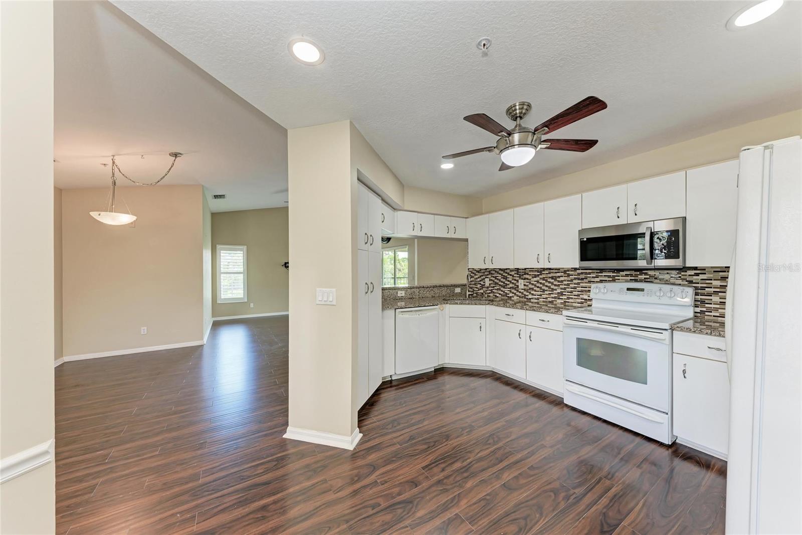 803 MONTROSE DRIVE 201