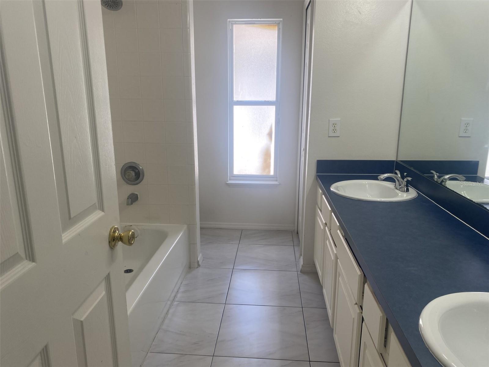 ISLEBROOK PH 01 - Residential