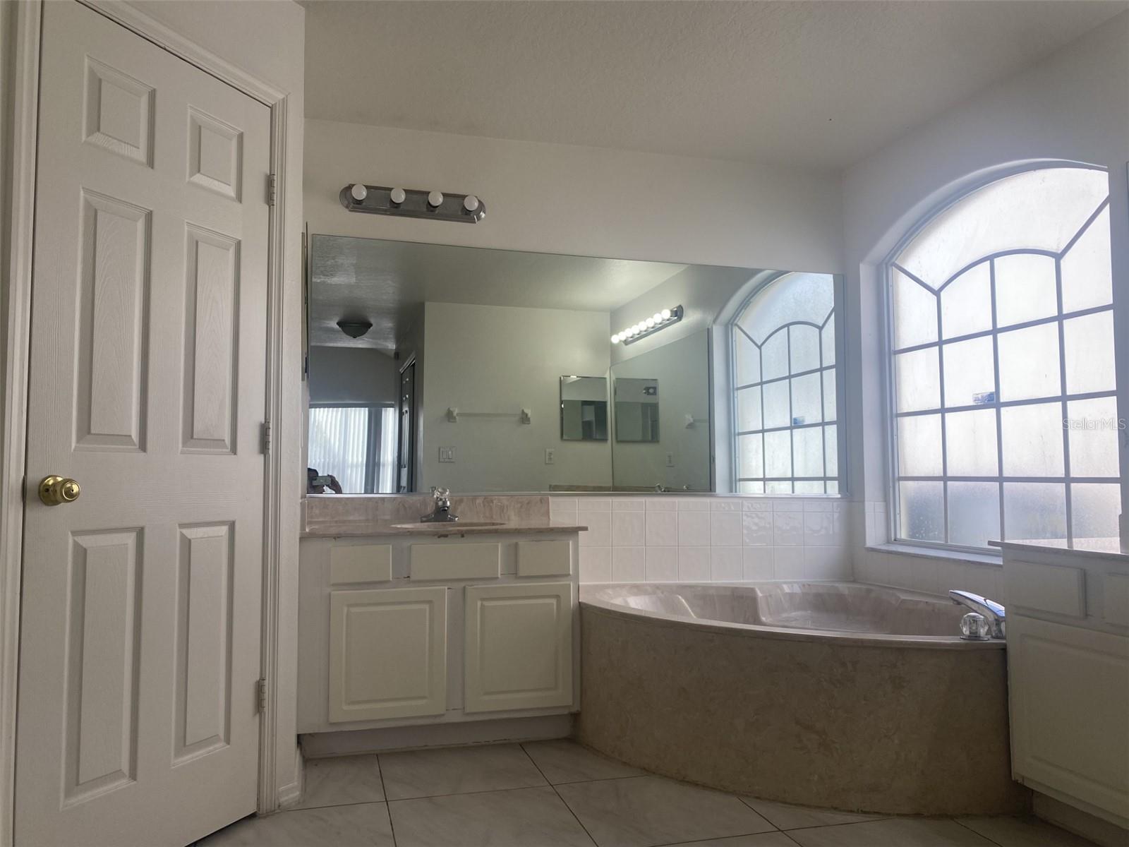 ISLEBROOK PH 01 - Residential