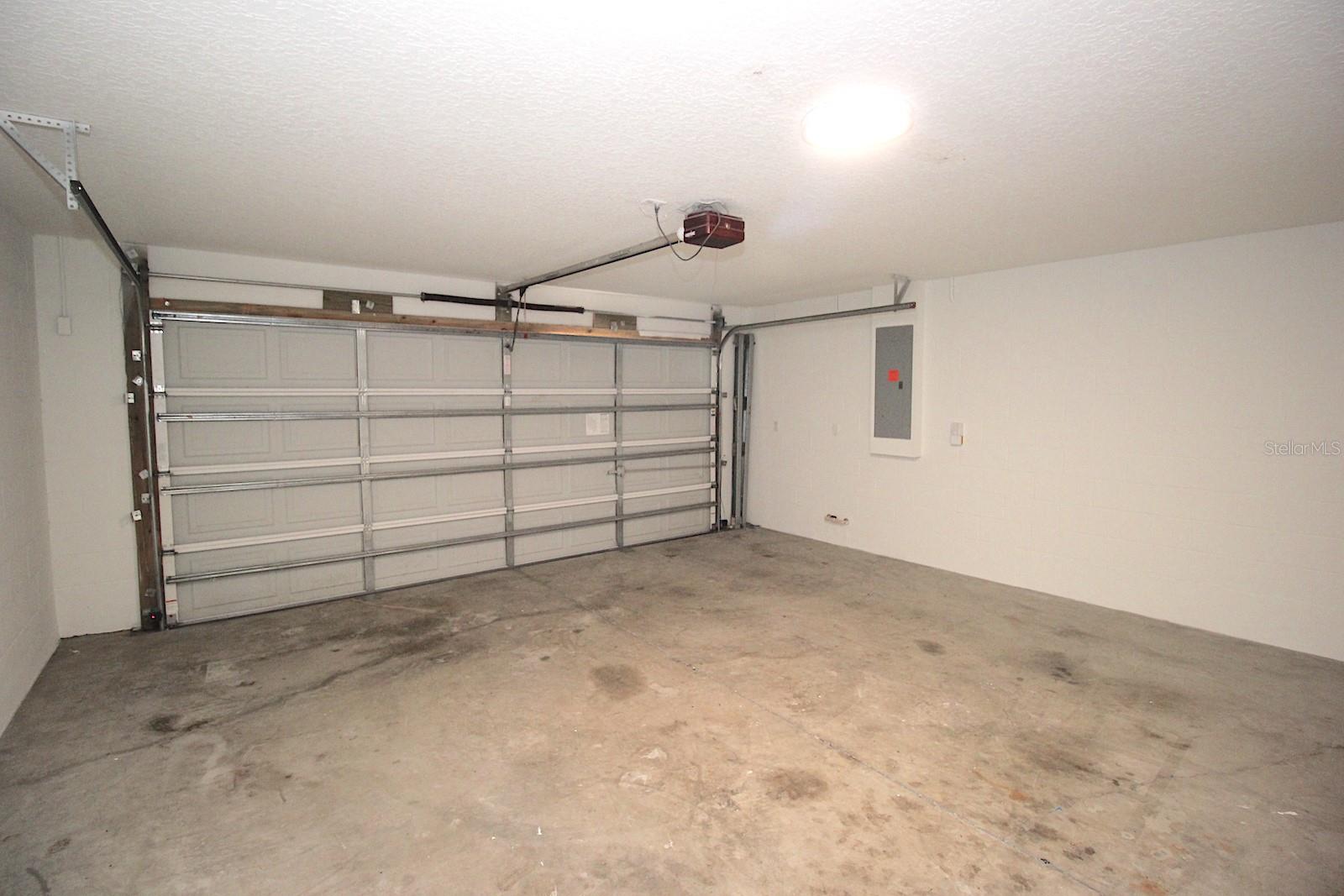 RIVERGATE PH 02 - Residential Lease