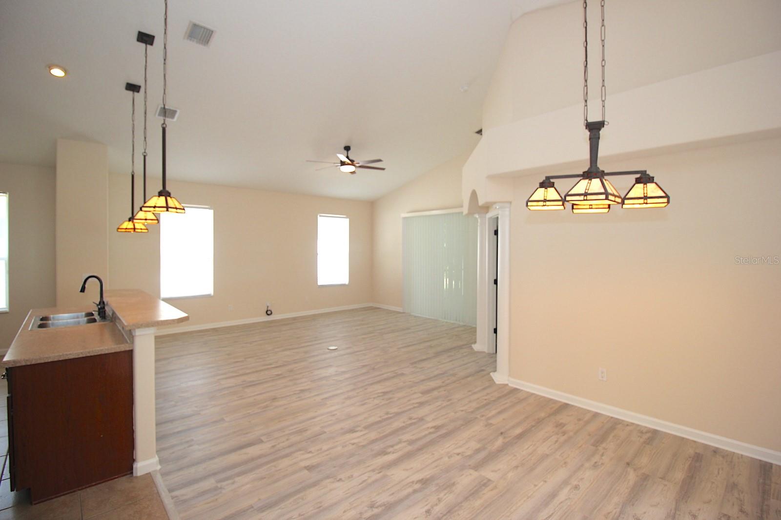 RIVERGATE PH 02 - Residential Lease