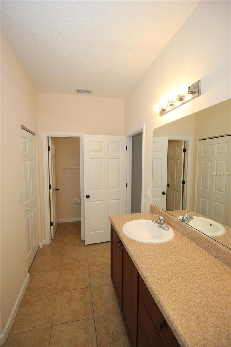 RIVERGATE PH 02 - Residential Lease