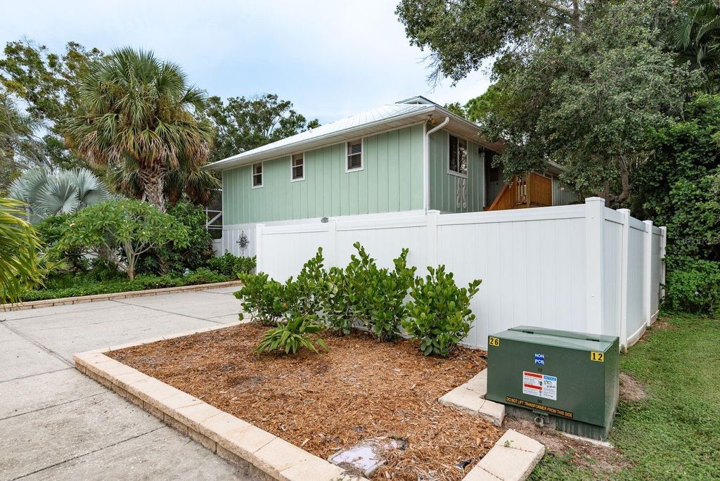 Photo of 737 Ohio Avenue, Palm Harbor, FL 34683 (MLS # TB8473999)