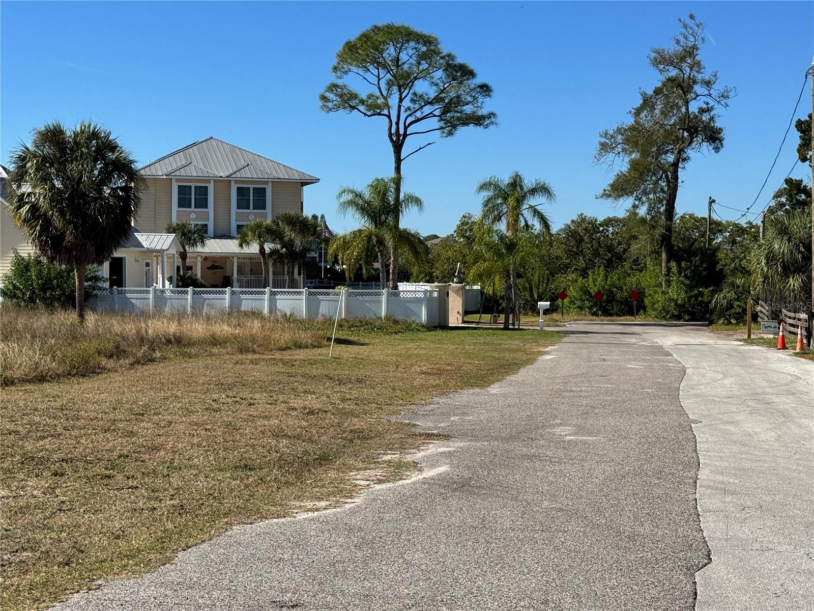 BAYOU GARDENS - Land