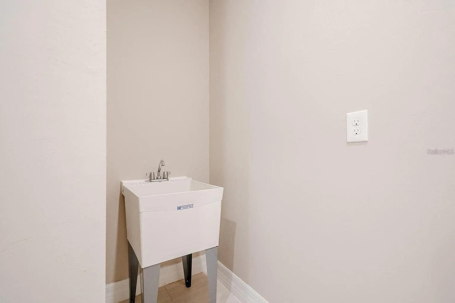 CEDAR GROVE AT WOODLANDS - Residential Lease