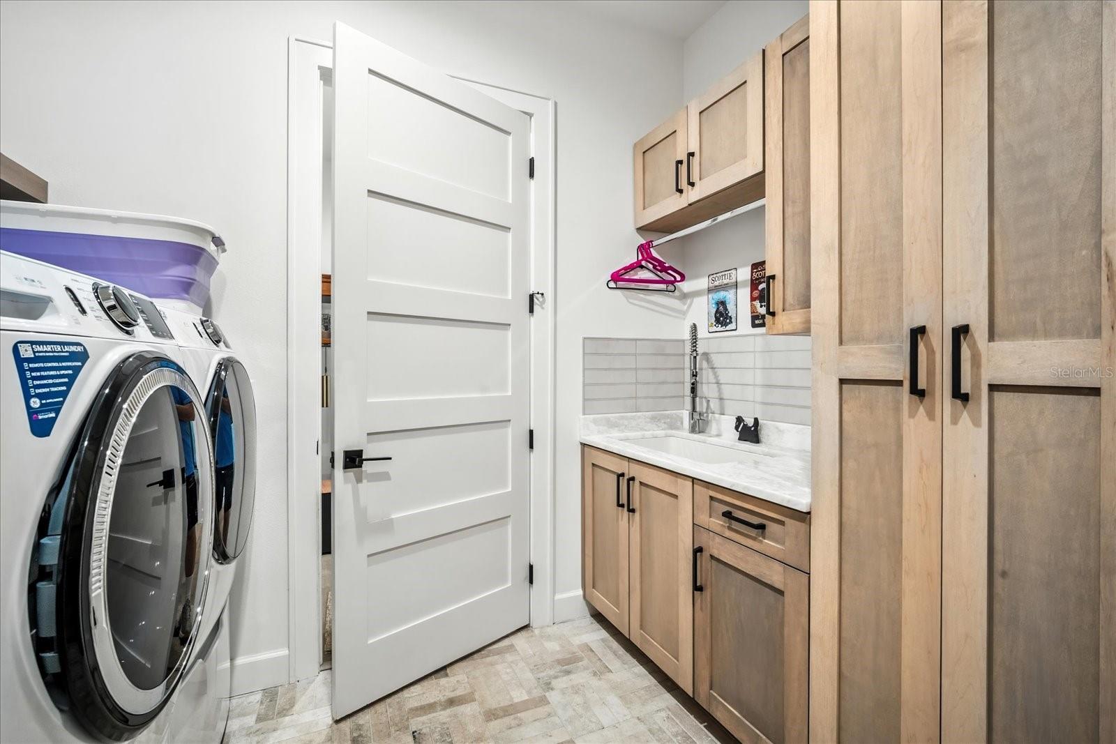 ALAFIA POINTE ESTATES - Residential