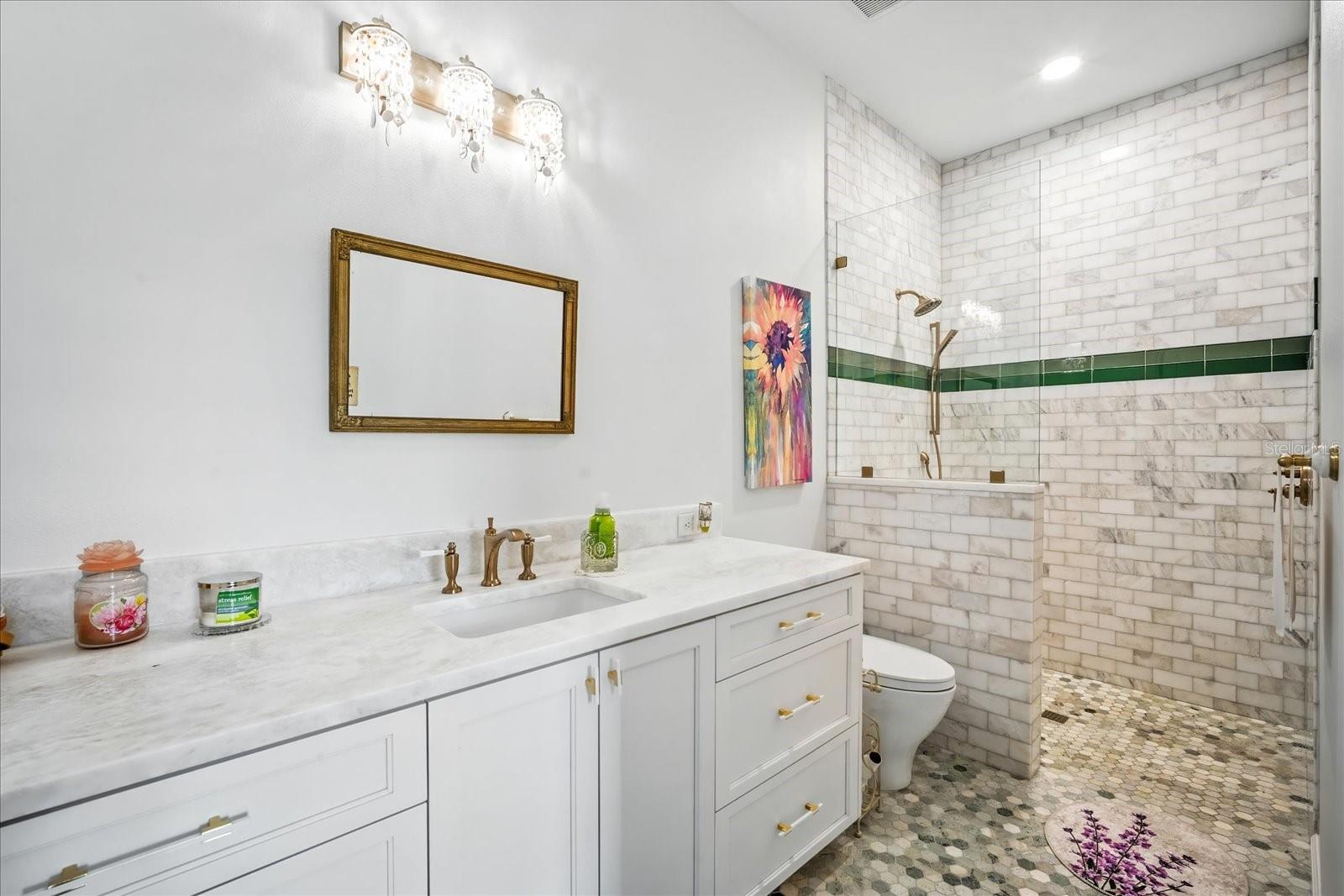 ALAFIA POINTE ESTATES - Residential