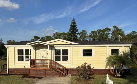 A home in LAKE WALES