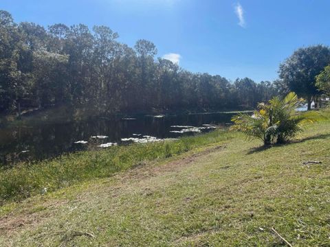 A home in LAKE WALES