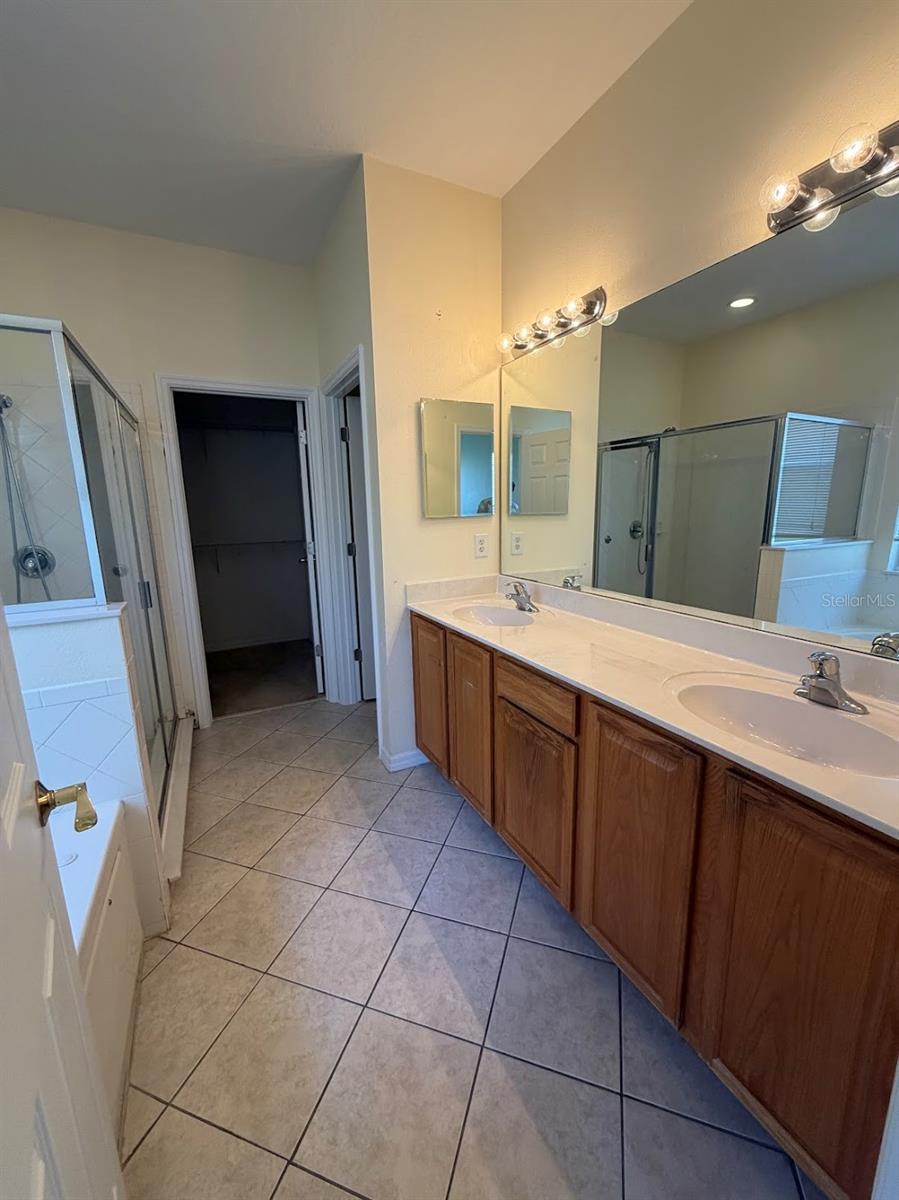 SIGNATURE LAKES, INDEPENDENCE - Residential