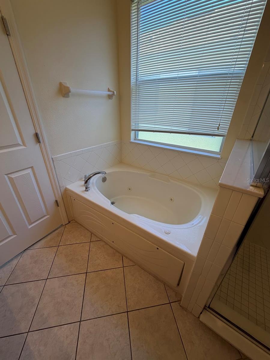 SIGNATURE LAKES, INDEPENDENCE - Residential