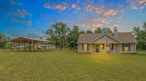 Photo of 204 Comer Road, Palatka, FL 32177 (MLS # FC313029) Photo of 204 Comer Road, Palatka, FL 32177 (MLS # FC313029)