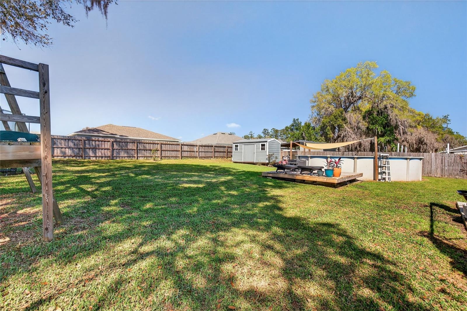 BORDERING OAKS - Residential