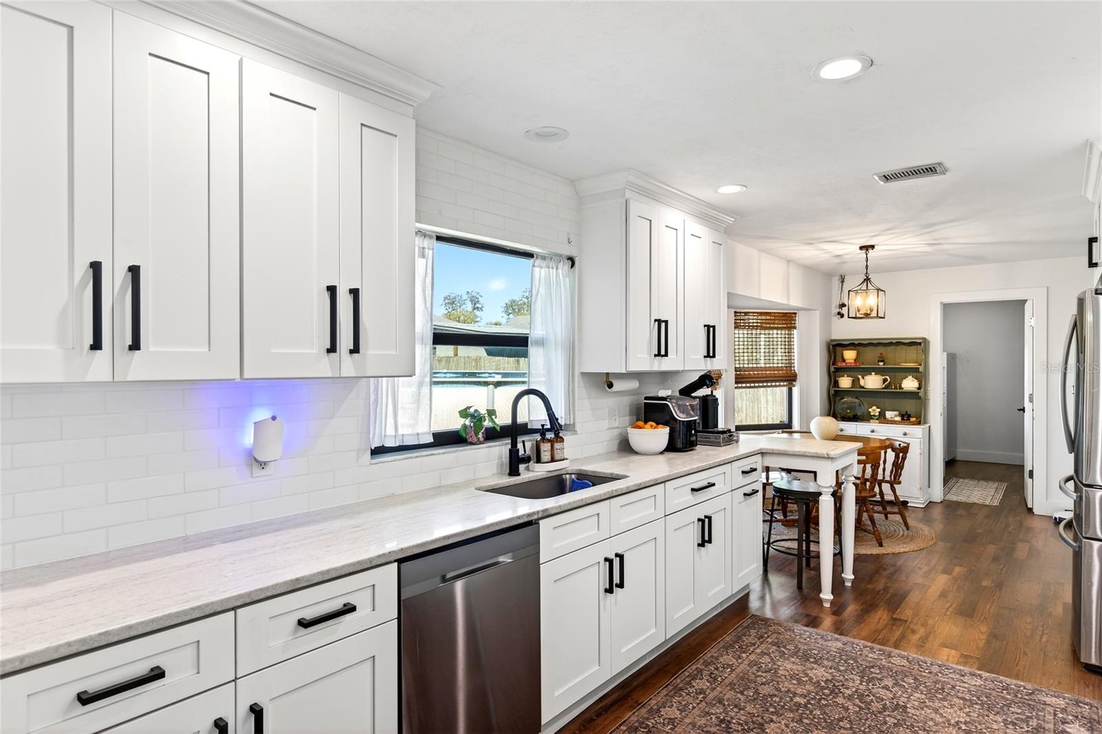 BORDERING OAKS - Residential