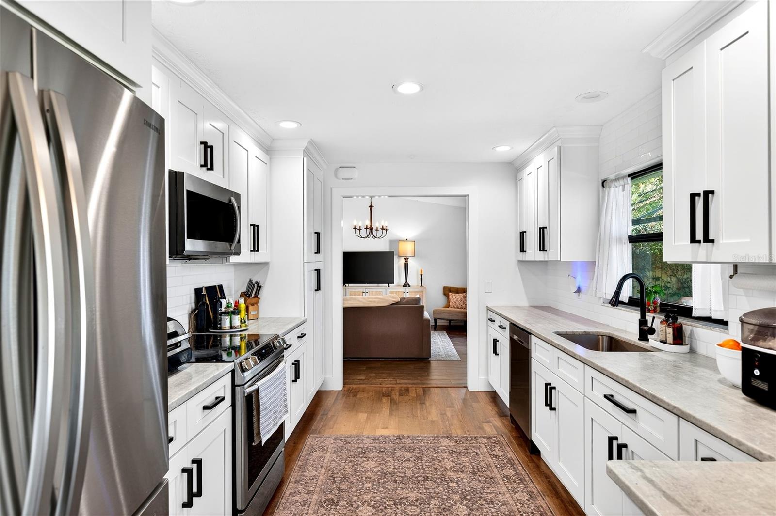 BORDERING OAKS - Residential