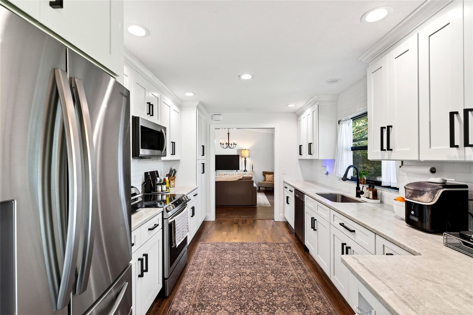 BORDERING OAKS - Residential