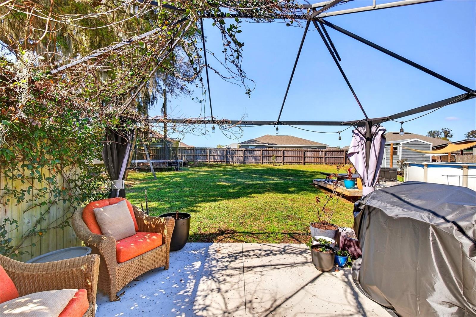 BORDERING OAKS - Residential