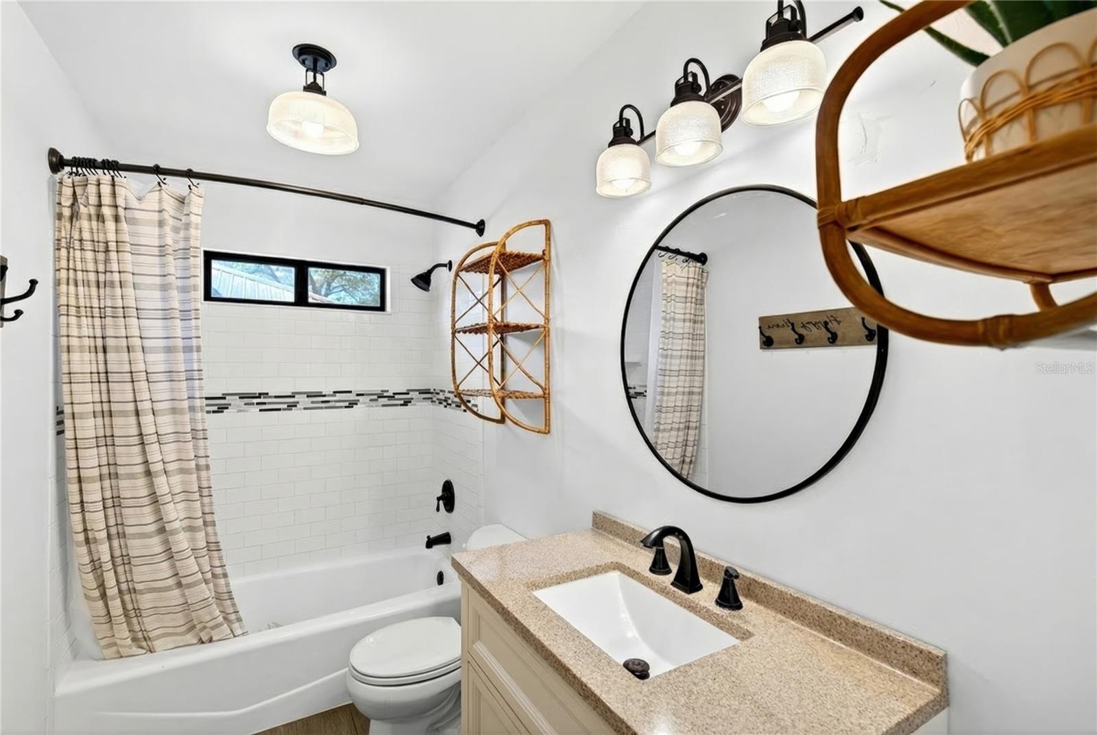 BORDERING OAKS - Residential