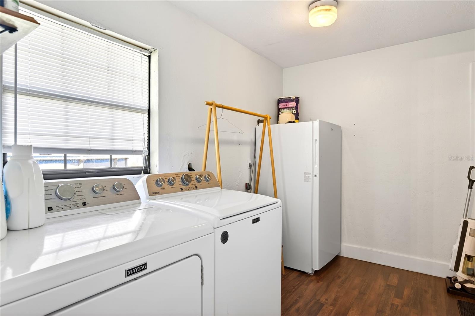 BORDERING OAKS - Residential