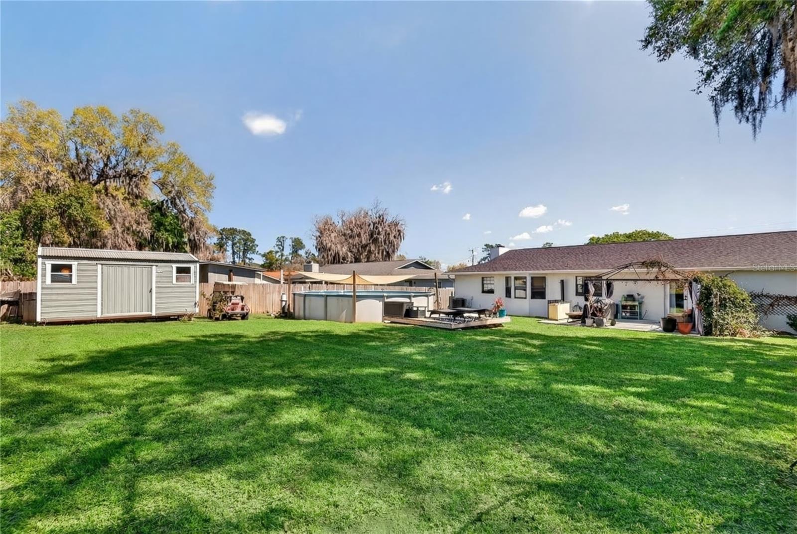 BORDERING OAKS - Residential