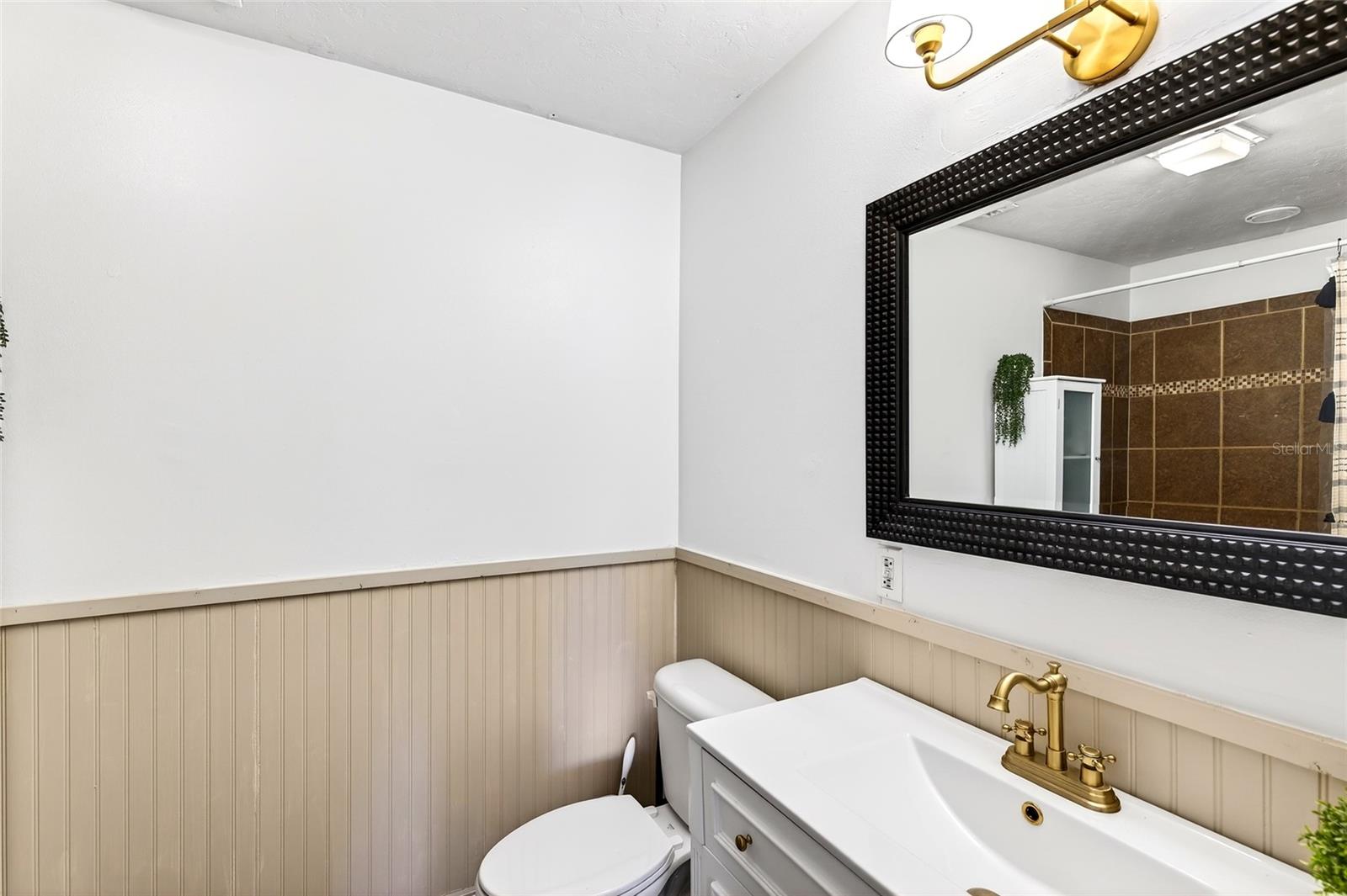 BORDERING OAKS - Residential