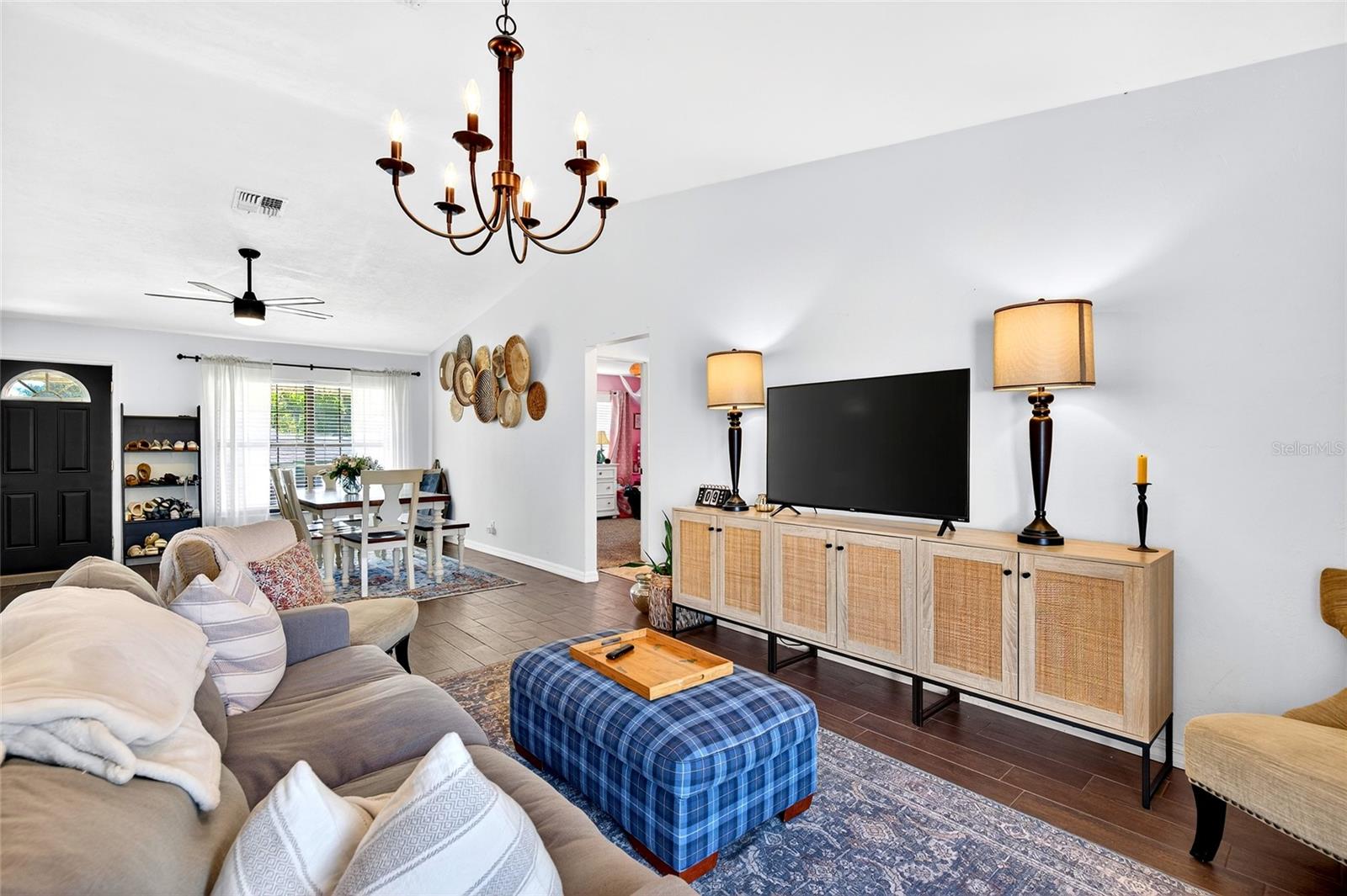 BORDERING OAKS - Residential