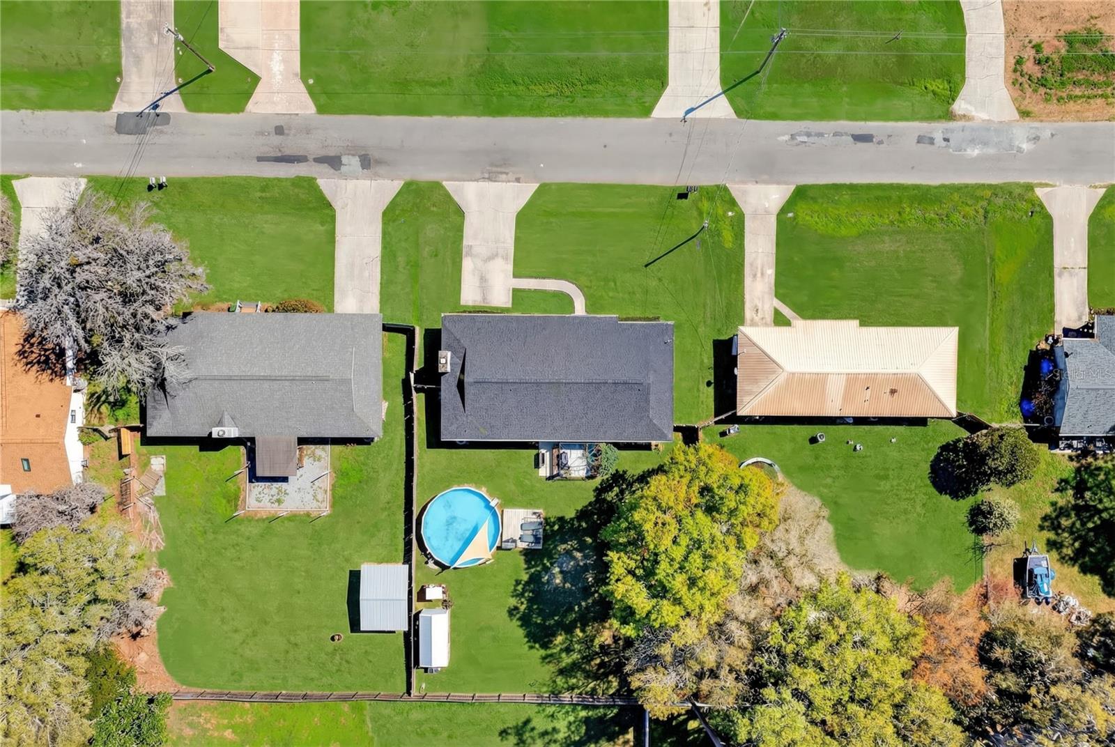 BORDERING OAKS - Residential