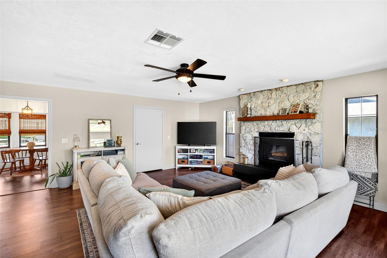 BORDERING OAKS - Residential