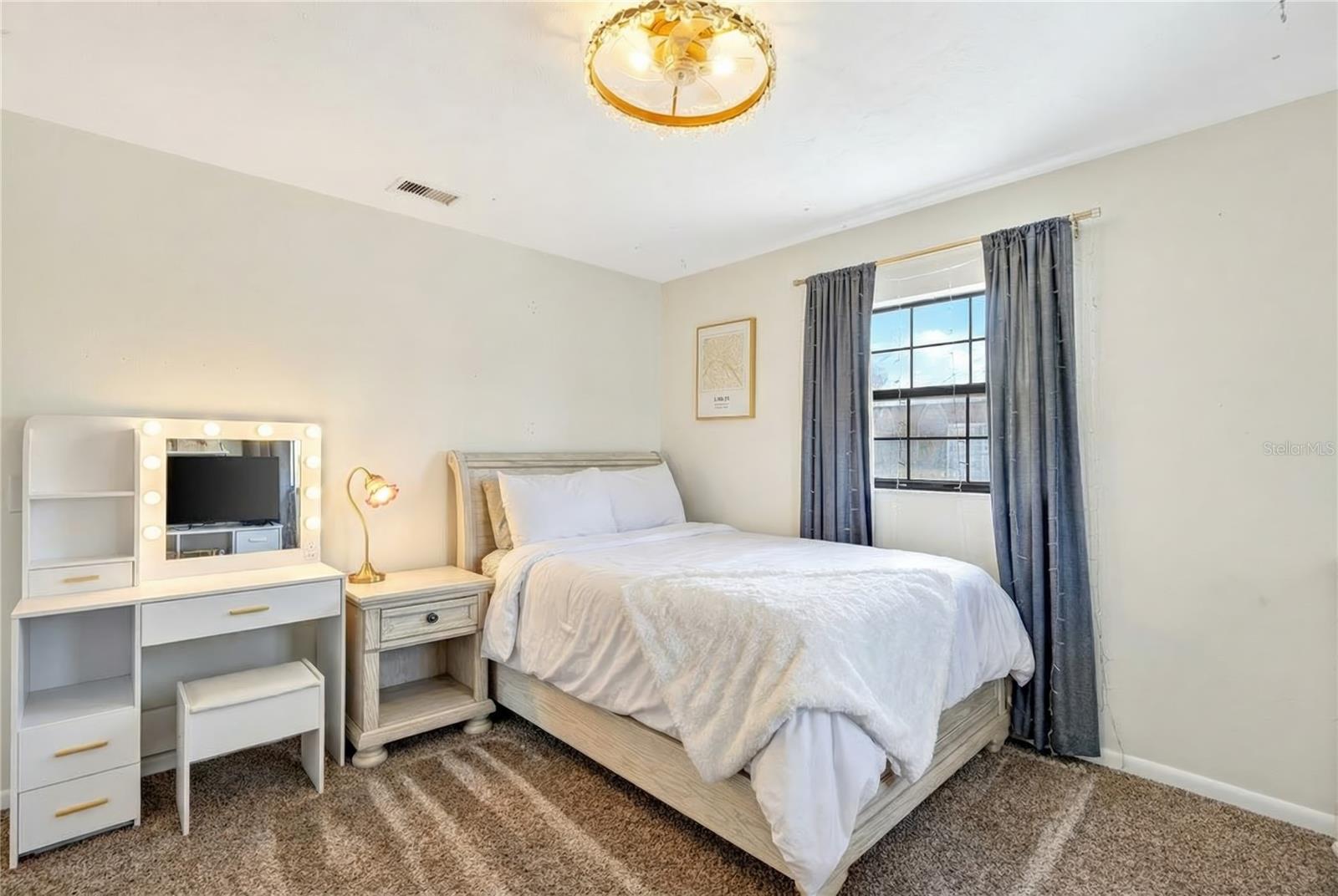 BORDERING OAKS - Residential