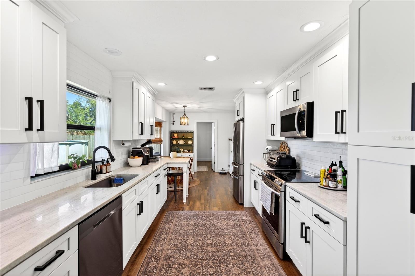 BORDERING OAKS - Residential