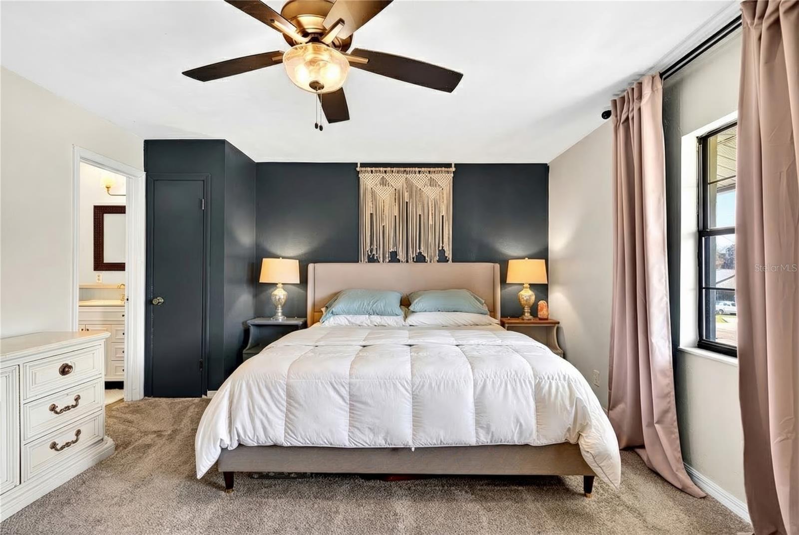 BORDERING OAKS - Residential