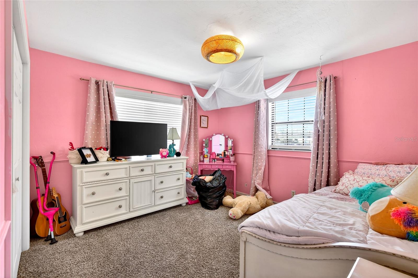 BORDERING OAKS - Residential