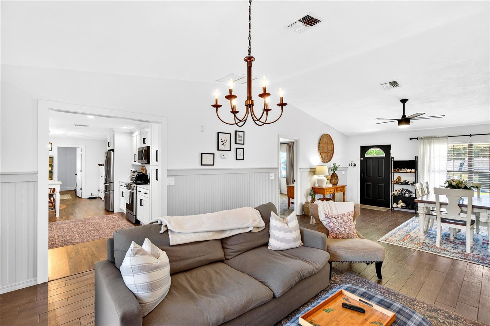 BORDERING OAKS - Residential