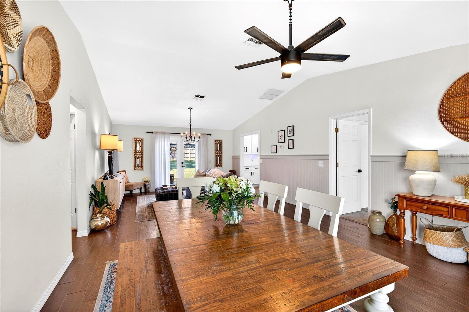 BORDERING OAKS - Residential