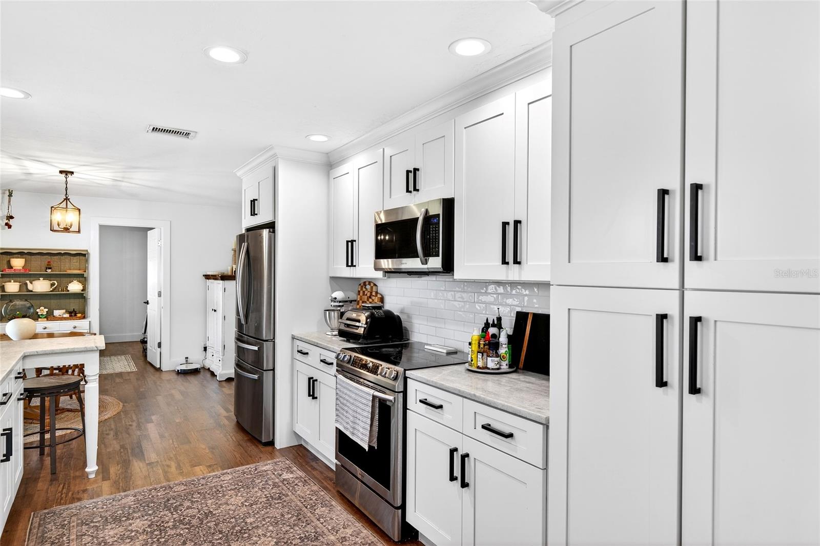 BORDERING OAKS - Residential