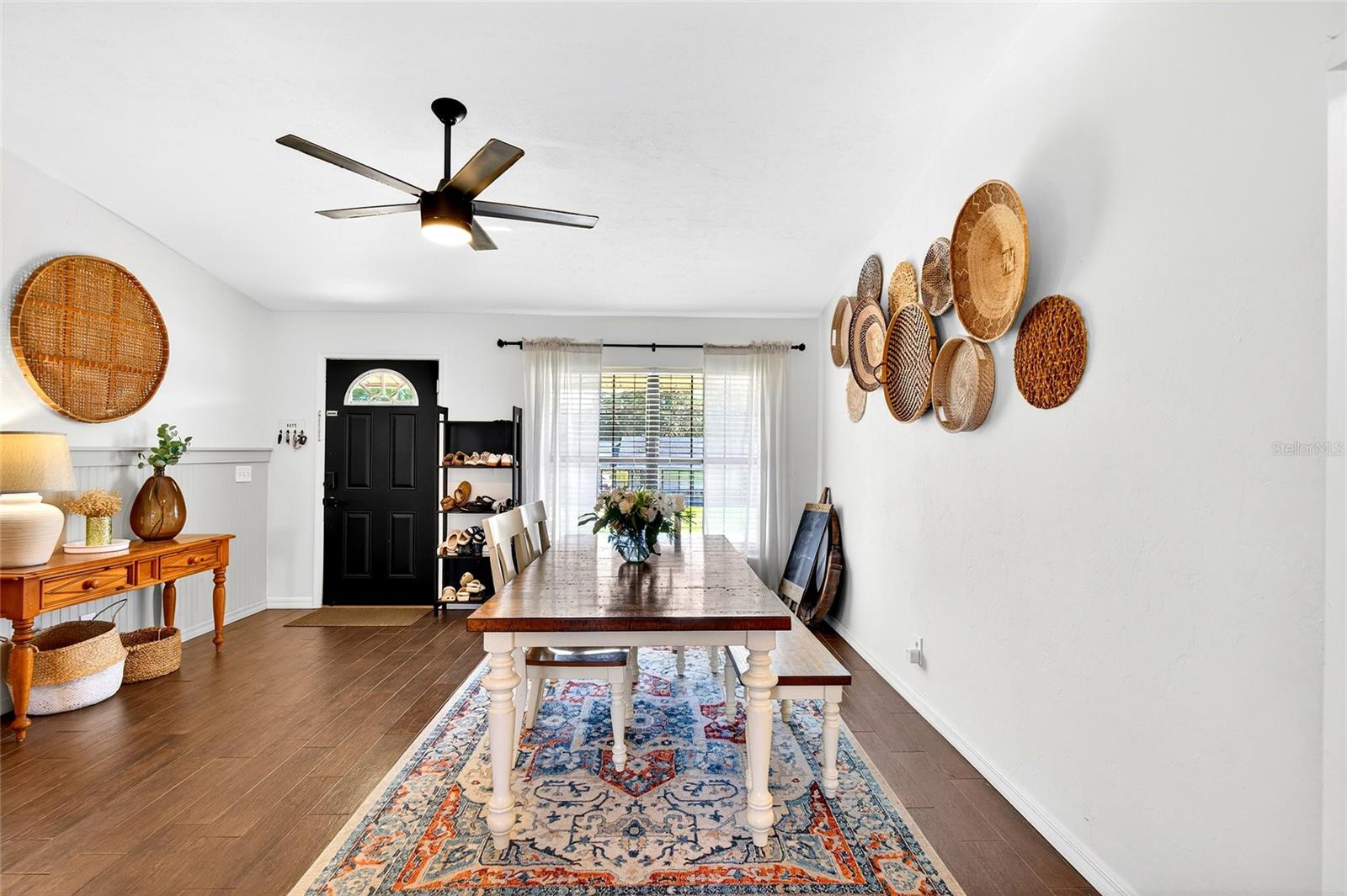 BORDERING OAKS - Residential