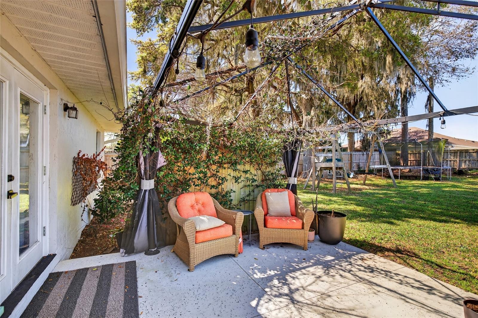 BORDERING OAKS - Residential