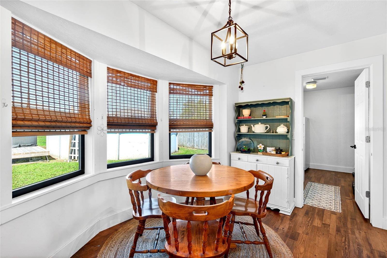 BORDERING OAKS - Residential